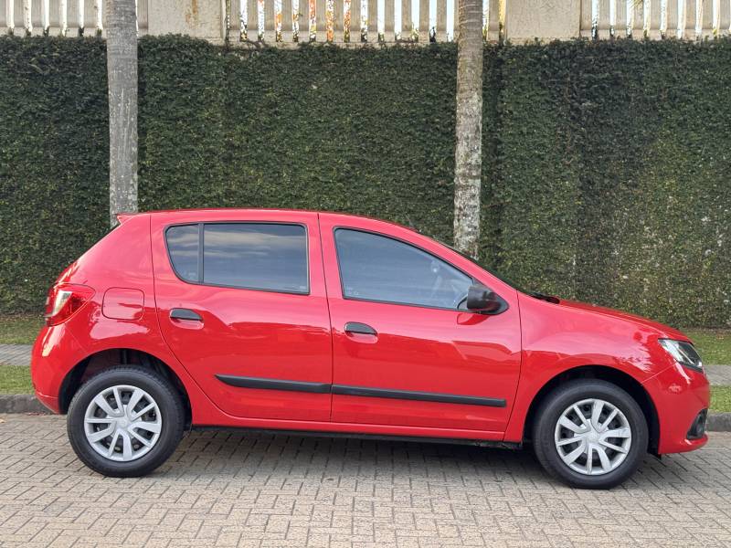RENAULT - SANDERO - 2017/2017 - Vermelha - R$ 39.900,00