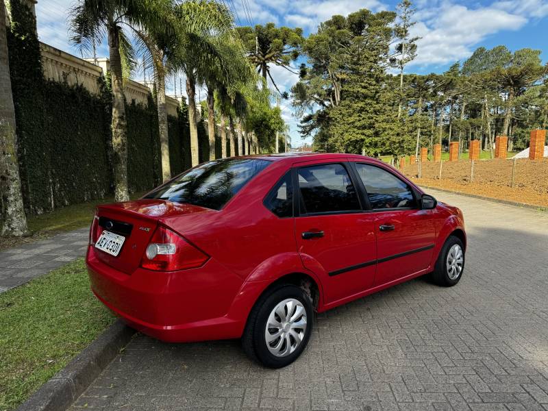 FORD - FIESTA - 2008/2009 - Vermelha - R$ 24.900,00