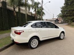 FIAT - SIENA - 2015/2016 - Branca - R$ 44.900,00