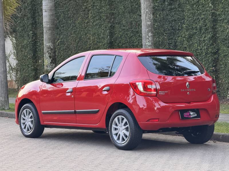 RENAULT - SANDERO - 2017/2017 - Vermelha - R$ 39.900,00