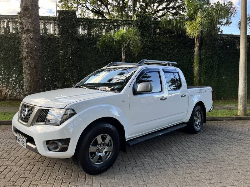 NISSAN - FRONTIER - 2015/2014 - Branca - R$ 92.900,00