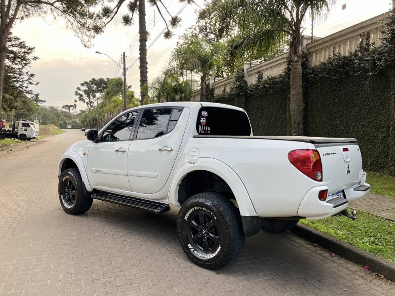 MITSUBISHI - L200 TRITON - 2013/2013 - Branca - R$ 110.000,00