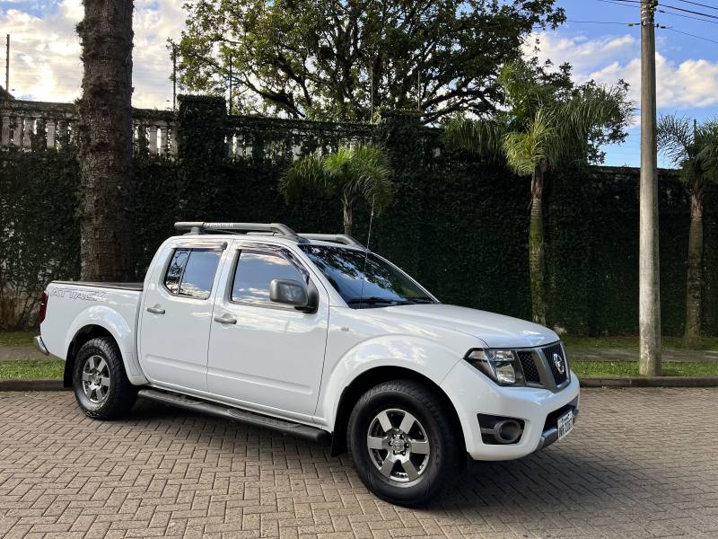 NISSAN - FRONTIER - 2015/2014 - Branca - R$ 92.900,00