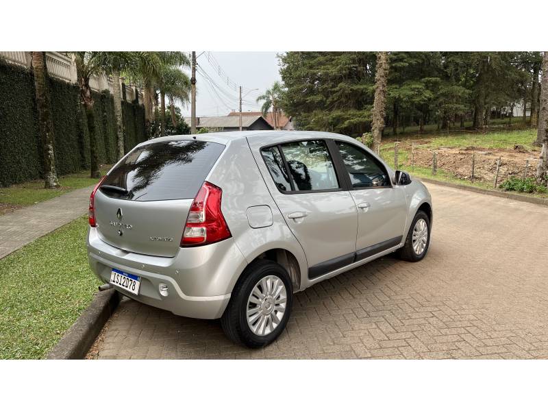 RENAULT - SANDERO - 2011/2012 - Prata - R$ 33.900,00