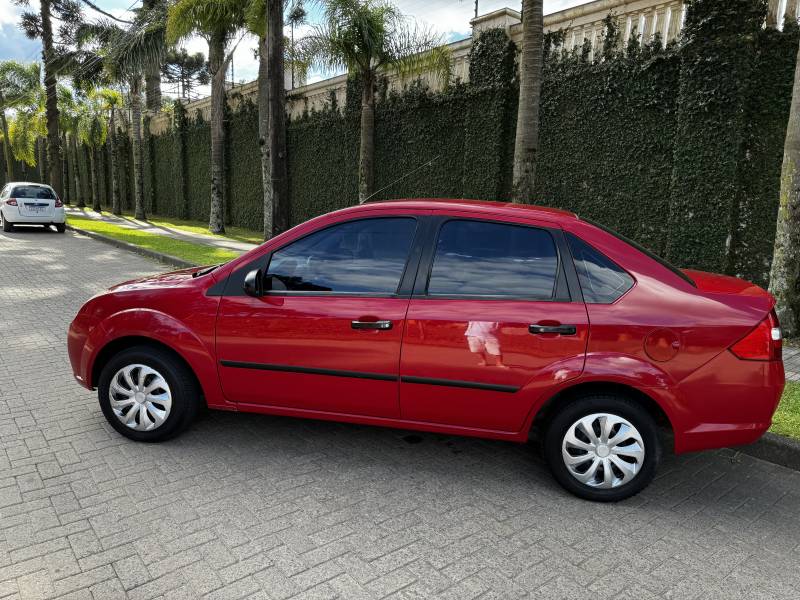 FORD - FIESTA - 2008/2009 - Vermelha - R$ 24.900,00