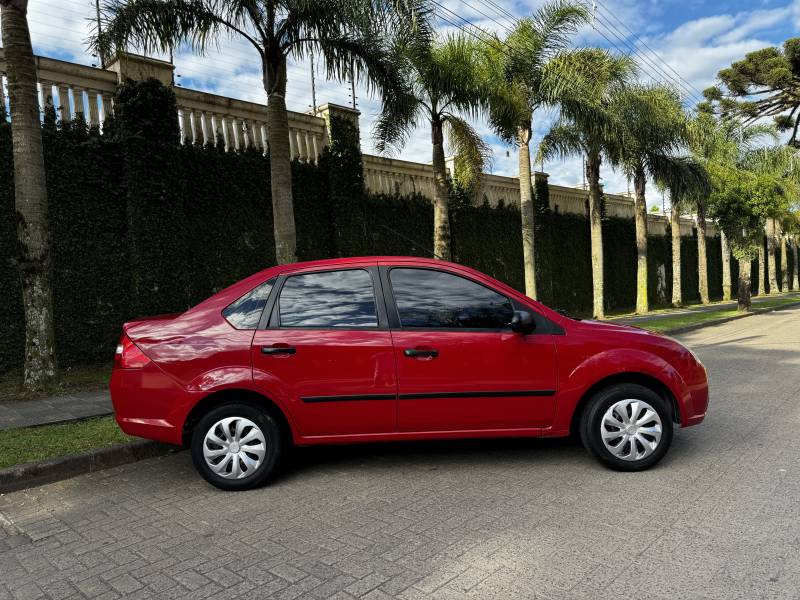 FORD - FIESTA - 2008/2009 - Vermelha - R$ 24.900,00