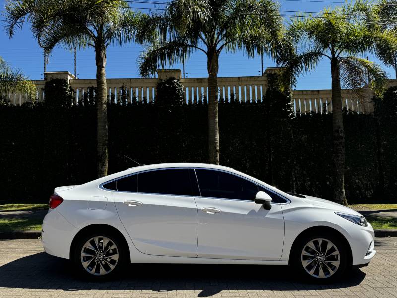 CHEVROLET - CRUZE - 2018/2018 - Branca - R$ 93.900,00