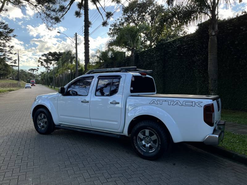 NISSAN - FRONTIER - 2015/2014 - Branca - R$ 92.900,00