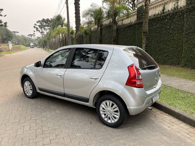 RENAULT - SANDERO - 2011/2012 - Prata - R$ 33.900,00