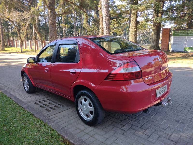 CHEVROLET - PRISMA - 2011/2011 - Vermelha - R$ 28.900,00