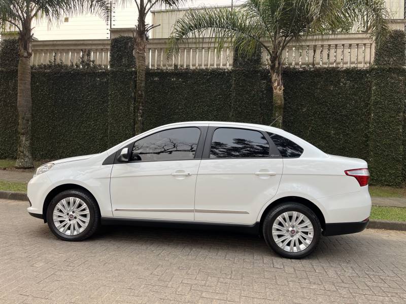 FIAT - SIENA - 2015/2016 - Branca - R$ 44.900,00