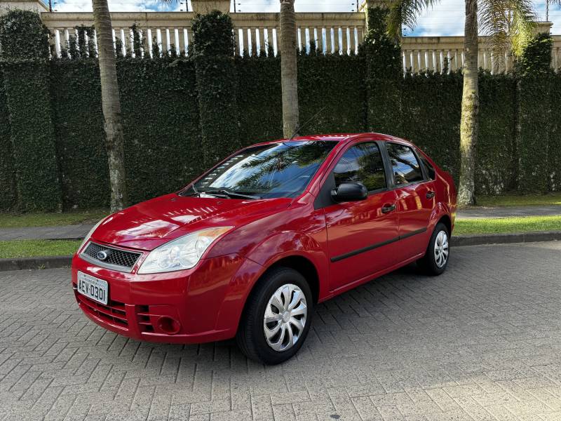 FORD - FIESTA - 2008/2009 - Vermelha - R$ 24.900,00