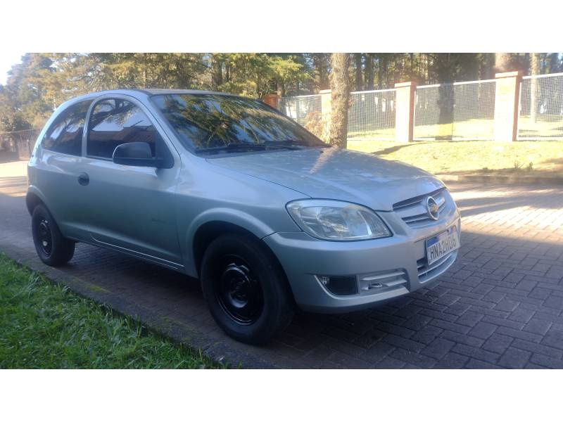 CHEVROLET - CELTA - 2010/2010 - Prata - R$ 22.900,00