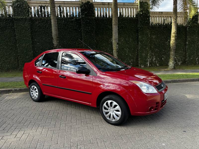 FORD - FIESTA - 2008/2009 - Vermelha - R$ 24.900,00