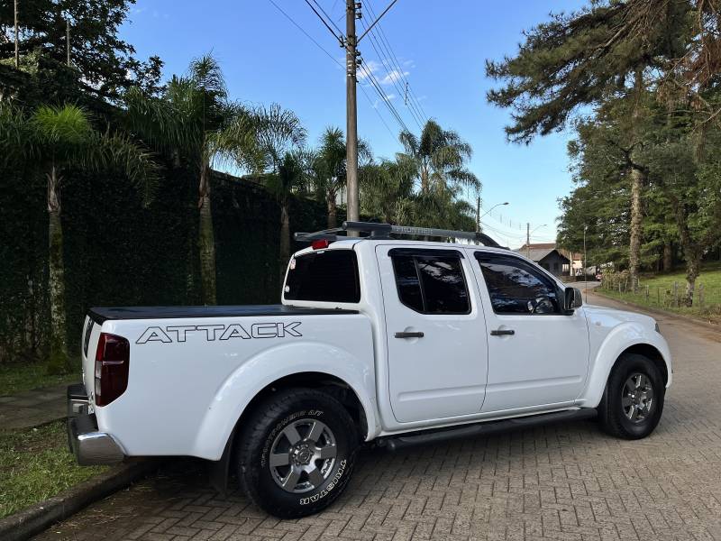 NISSAN - FRONTIER - 2015/2014 - Branca - R$ 92.900,00