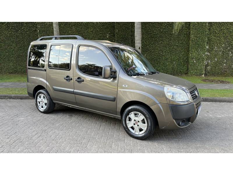 FIAT - DOBLÓ - 2013/2013 - Cinza - R$ 41.900,00